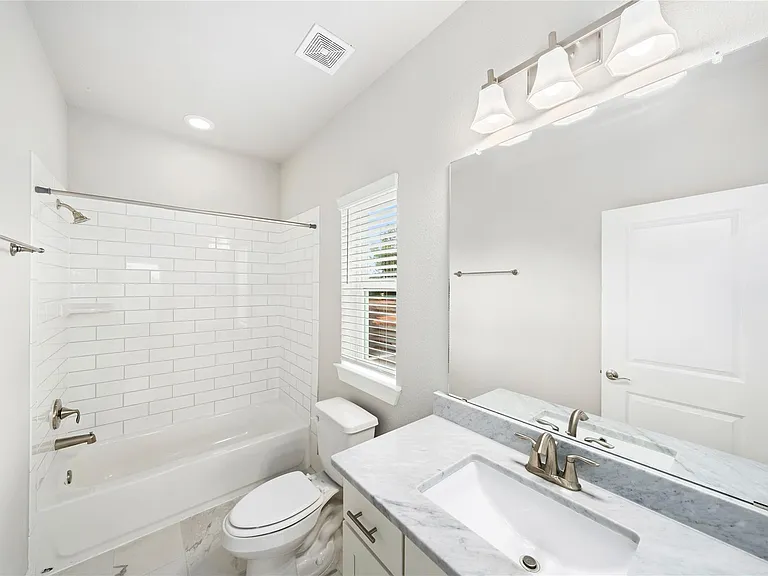 420 W 28th St #D — Photo 26