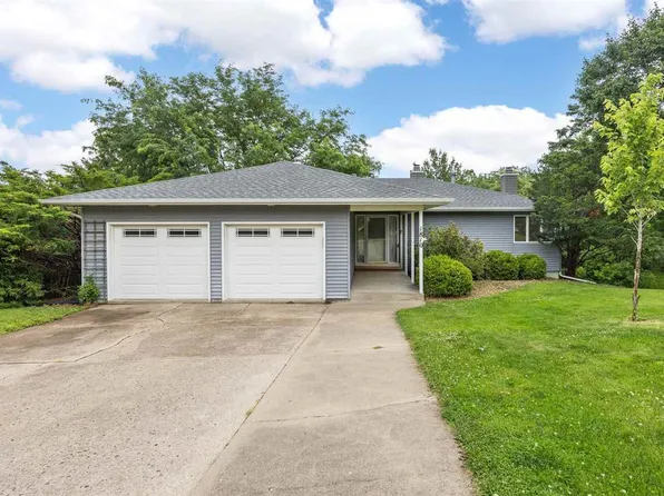 1810 Winston Dr, Iowa City, IA 52245