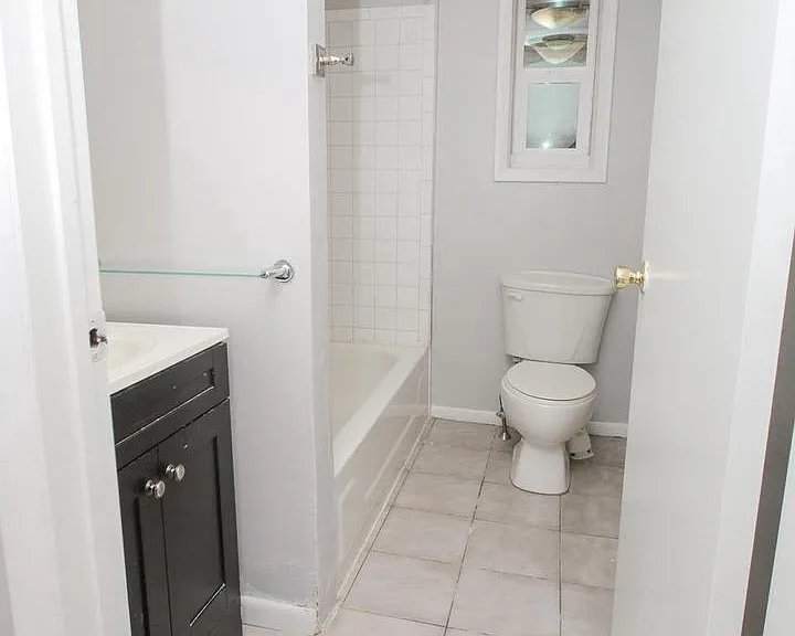 1819 Bainbridge St #1 — Photo 3