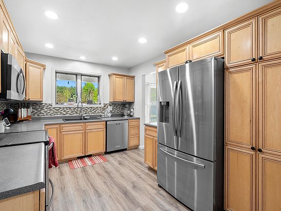 2nd image of 42083 40th St