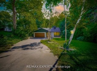 1135 Greenoaks Dr, Mississauga, ON L5J3A1