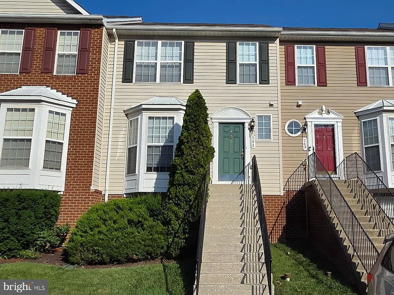 3 bed, 2.5 bath, 1372 sqft, $2,200 — Photo 1