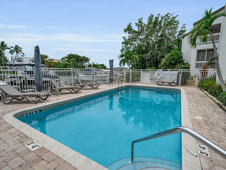 862 Hudson Ave #862 — Photo 36