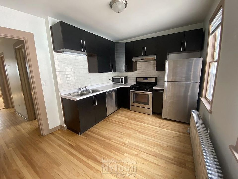1st image of 1834 W Melrose St APT 1