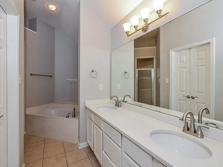 8280 Dexter Ridge Cv E — Photo 12