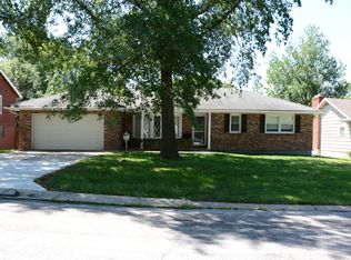 9914 Tracy Ave, Kansas City, MO 64131