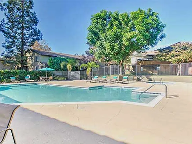 Waterstone Alta Loma Apartments — Photo 11