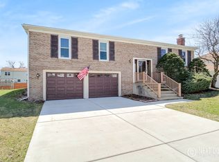 1305 Chatham Ln, Roselle, IL 60172