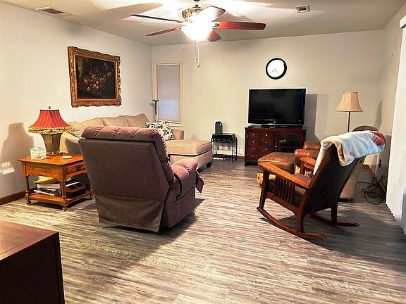 5th image of 905 N Manor Dr