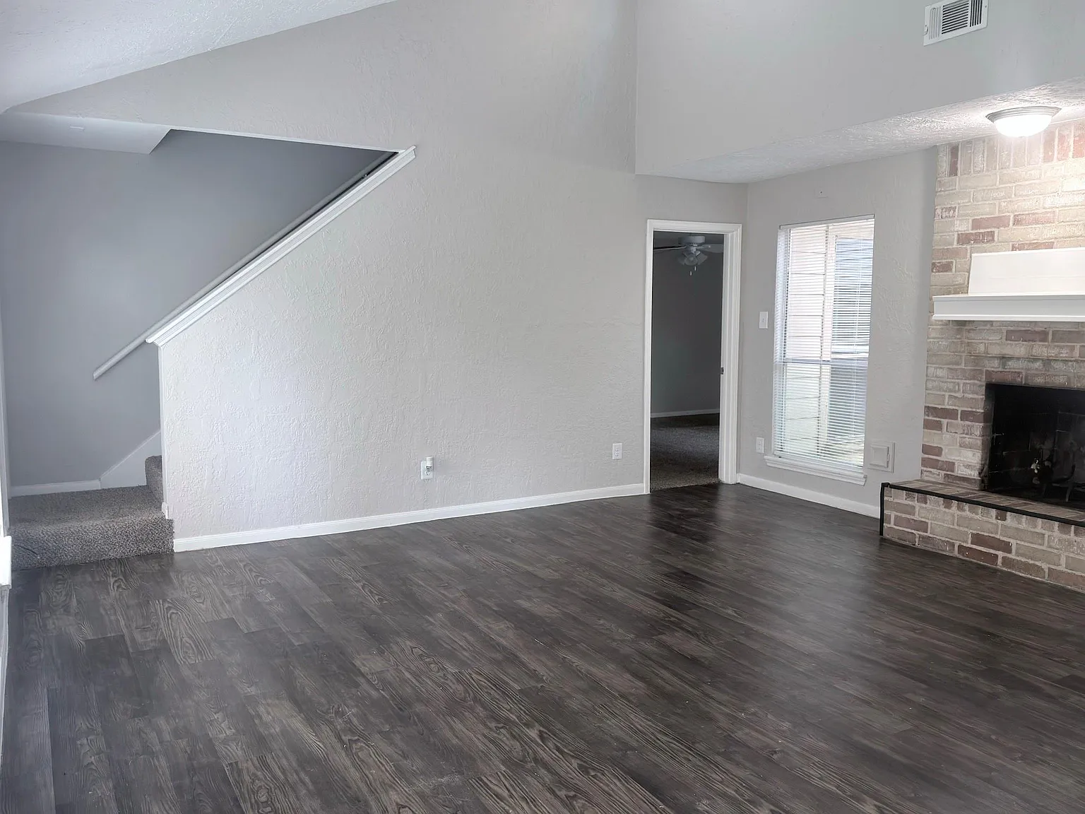 3 bed, 2.0 bath, 1778 sqft, $1,950 — Photo 2