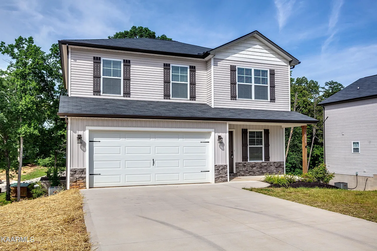 5 bed, 3.5 bath, 2280 sqft, $2,800 — Photo 3