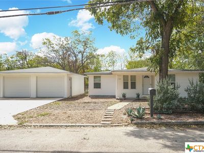 613 E Ireland St, Seguin, TX, 78155