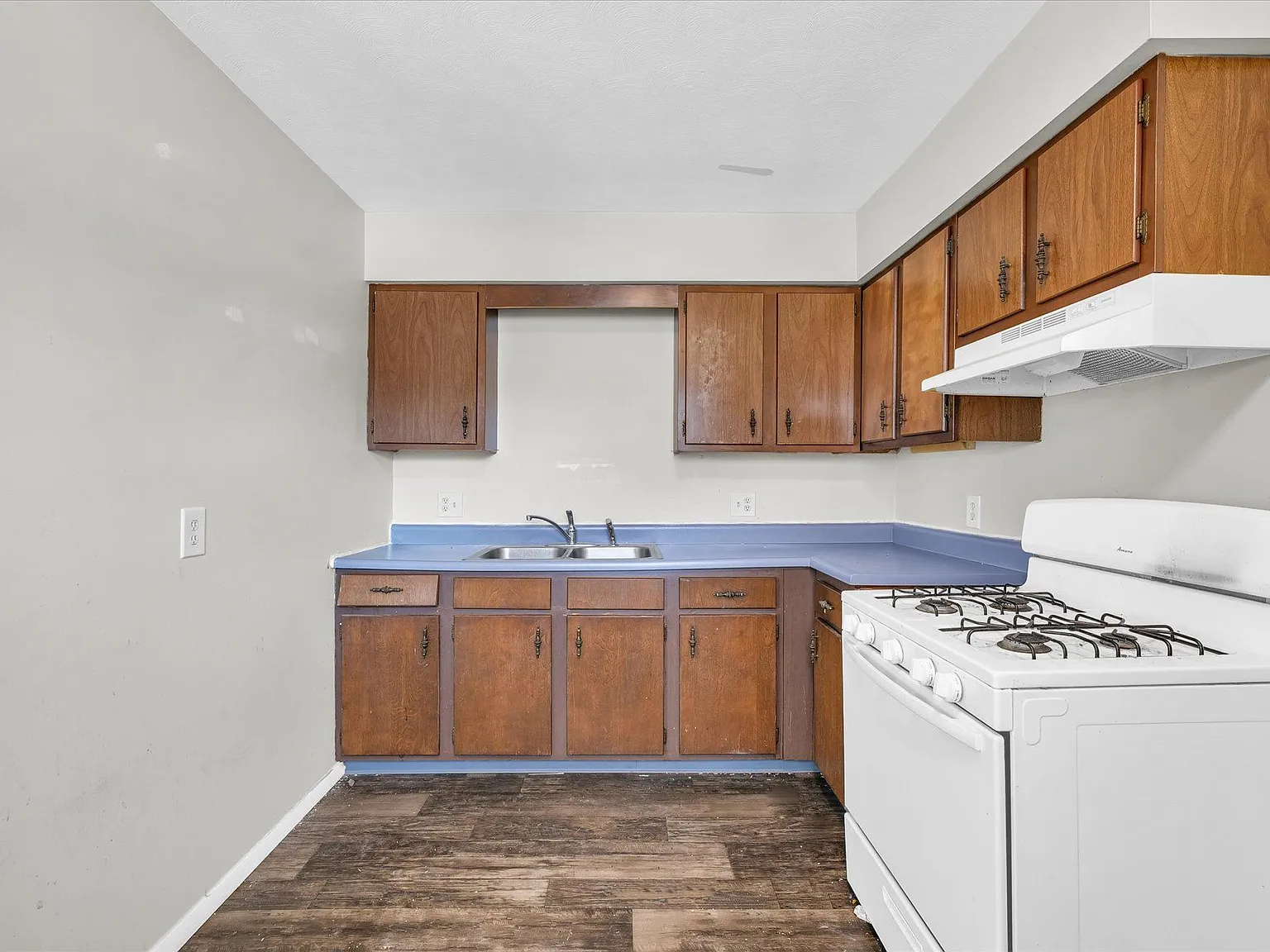 915 N. Madison — Photo 2