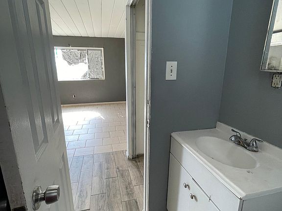 4th image of 66272 Acoma Ave #C