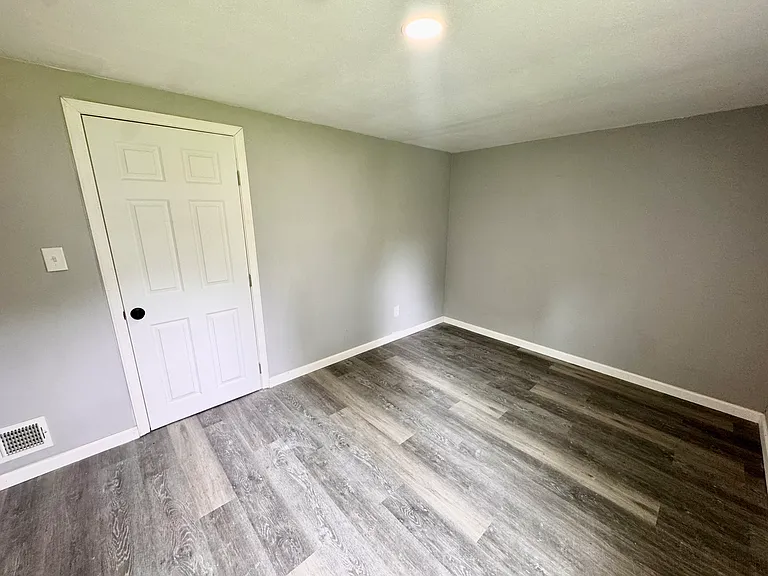 6 Irma Ln — Photo 10