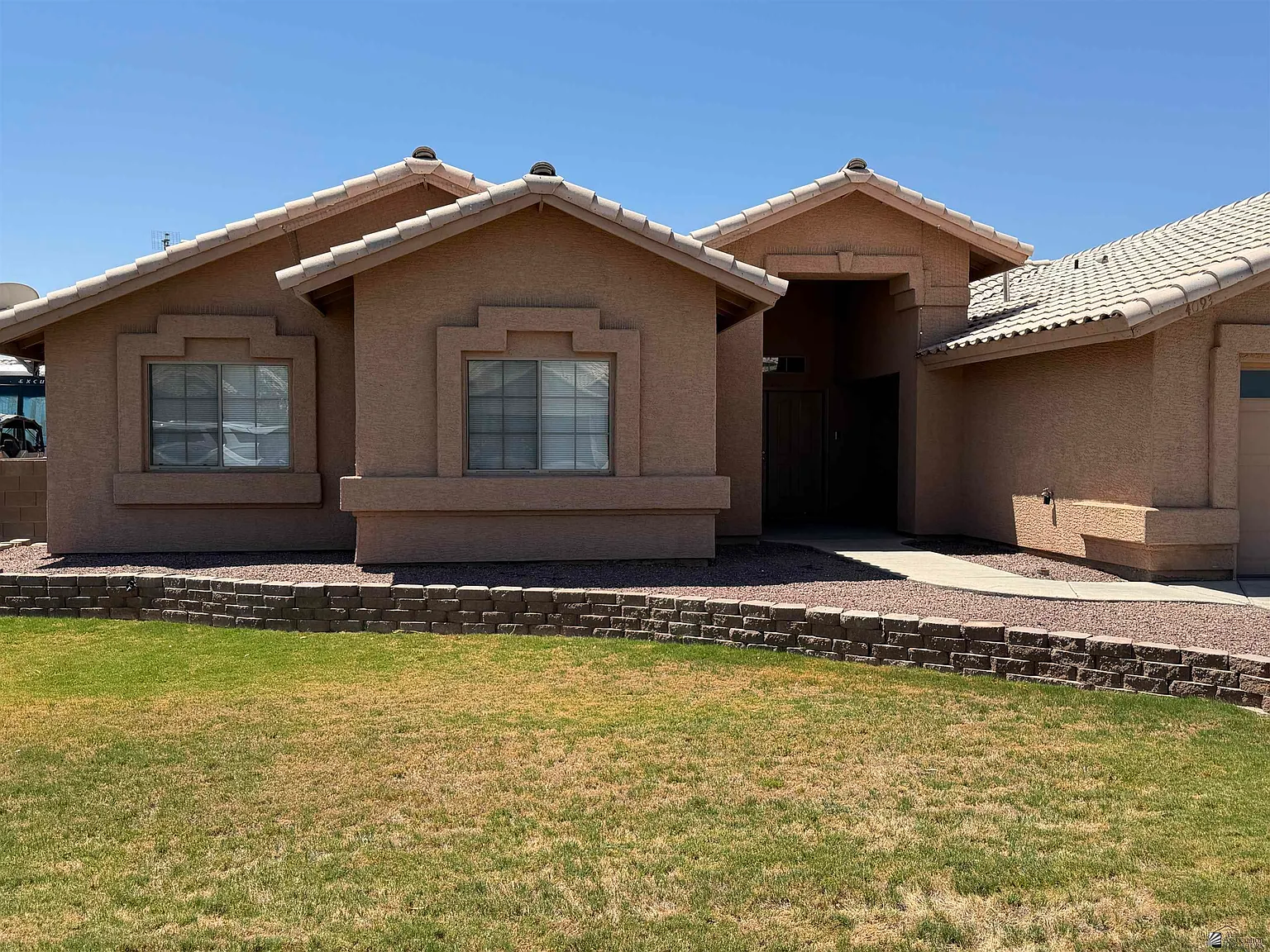 4 bed, 2.0 bath, 2248 sqft, $2,200 — Photo 2