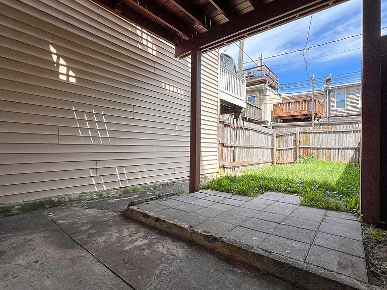 1463 Woodall St — Photo 8