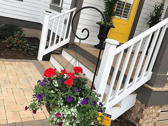 4th image of 418 Luray Way