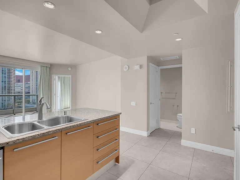 222 Karen Ave #15 — Photo 9