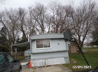 110 Maplewood Dr, Bellevue, OH 44811