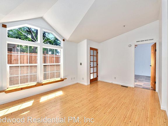 3rd image of 629 University St #631