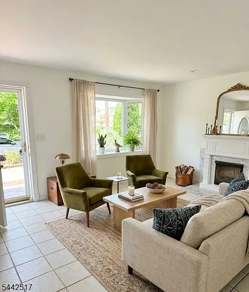 4 bed, 2.0 bath, $3,800 — Photo 4