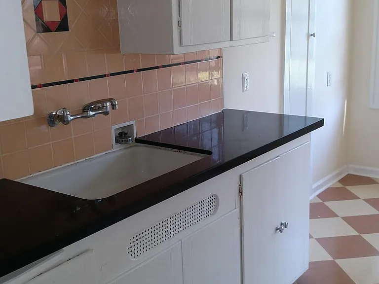 418A Capitol St — Photo 6