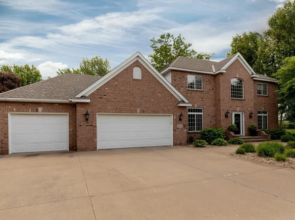 712 Falcon Ct, Sartell, MN 56377