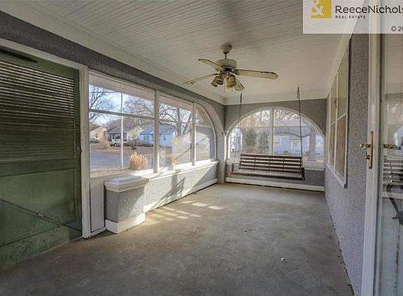Screened in porch