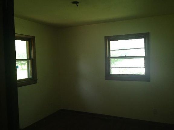 5th image of 107 W Thurman Ave