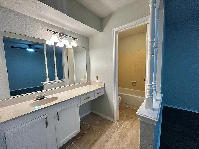 4205 Greencrest Dr — Photo 13