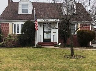 43 Laurel Dr, New Hyde Park, NY 11040