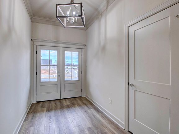4th image of 62 Lucia Ln