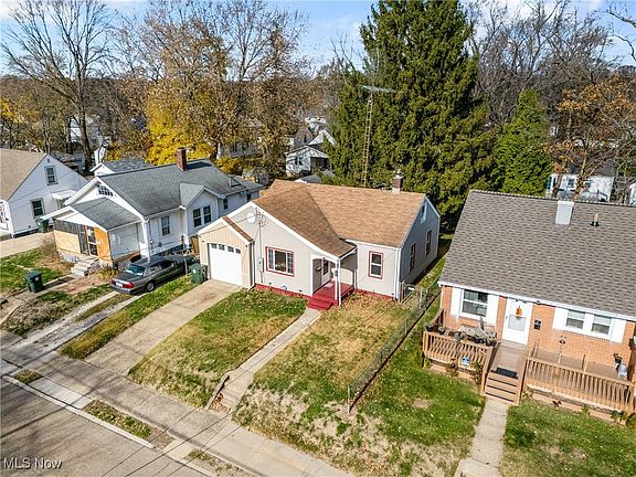2nd image of 1219 17th St NE