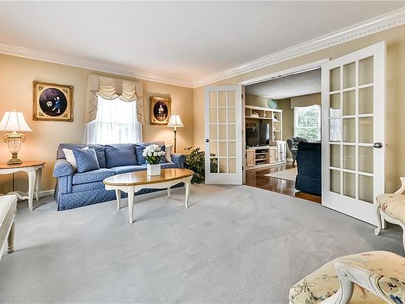 4th image of 540 Cloverdale Ct