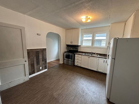 4th image of 2105 Plum St