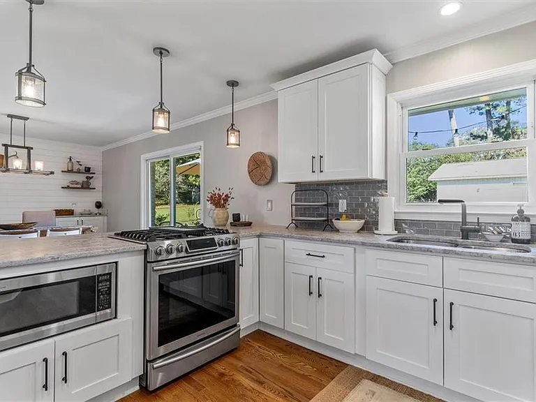 521 Pineview Dr SE — Photo 4