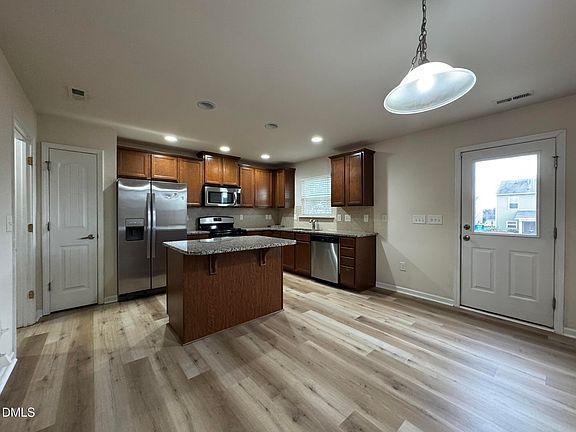 3rd image of 2538 Girvan Dr