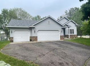 11905 Silverod St NW, Coon Rapids, MN 55433