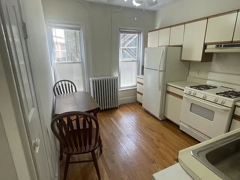 35 Harvard St #A — Photo 14