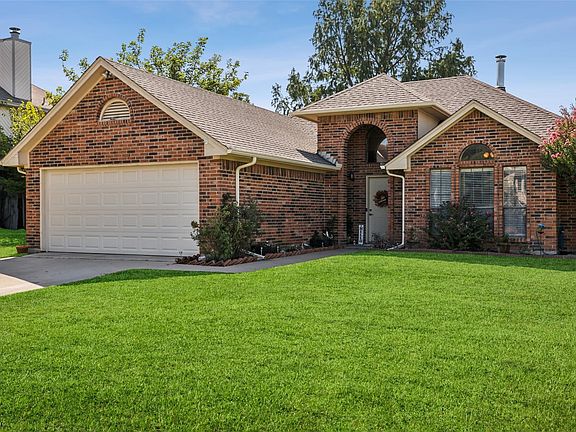 3rd image of 613 Reeves Ln