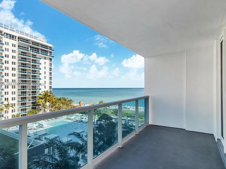 2301 Collins Ave #817 — Photo 2