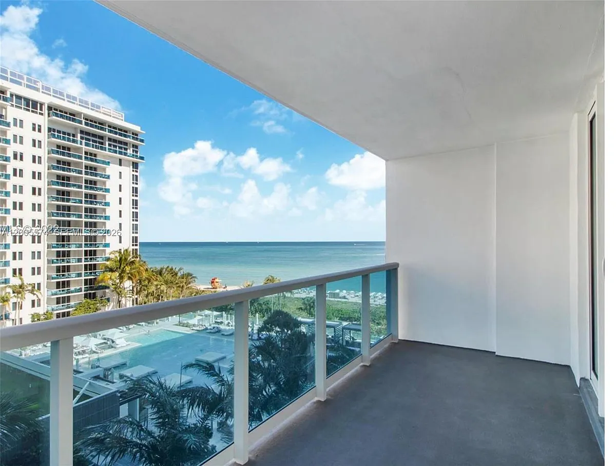 Building Photo - 2301 Collins Ave #817