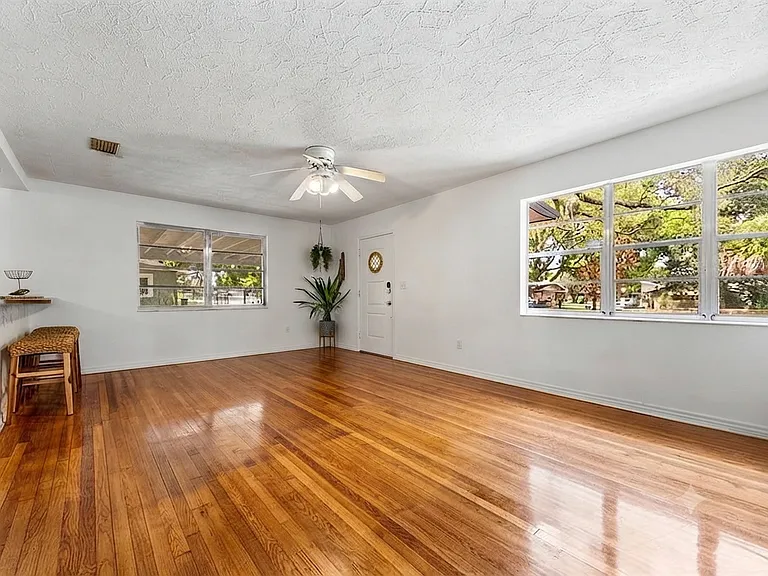 13 E Magnolia St — Photo 31