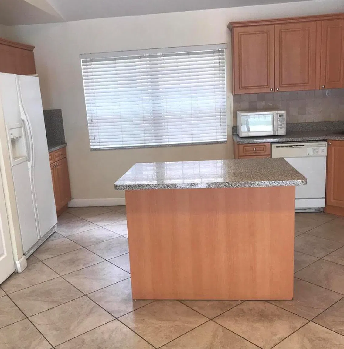 4 bed, 2.0 bath, $3,500 — Photo 3