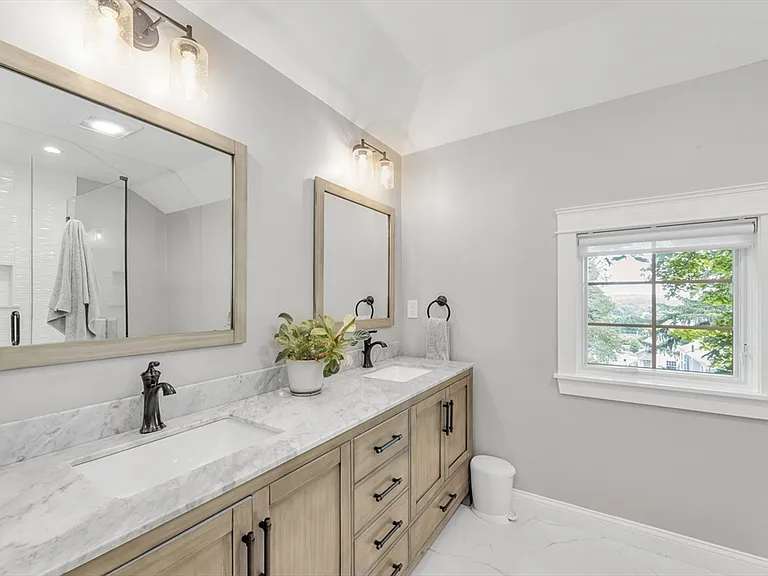 11 Chase Ave #1 — Photo 17