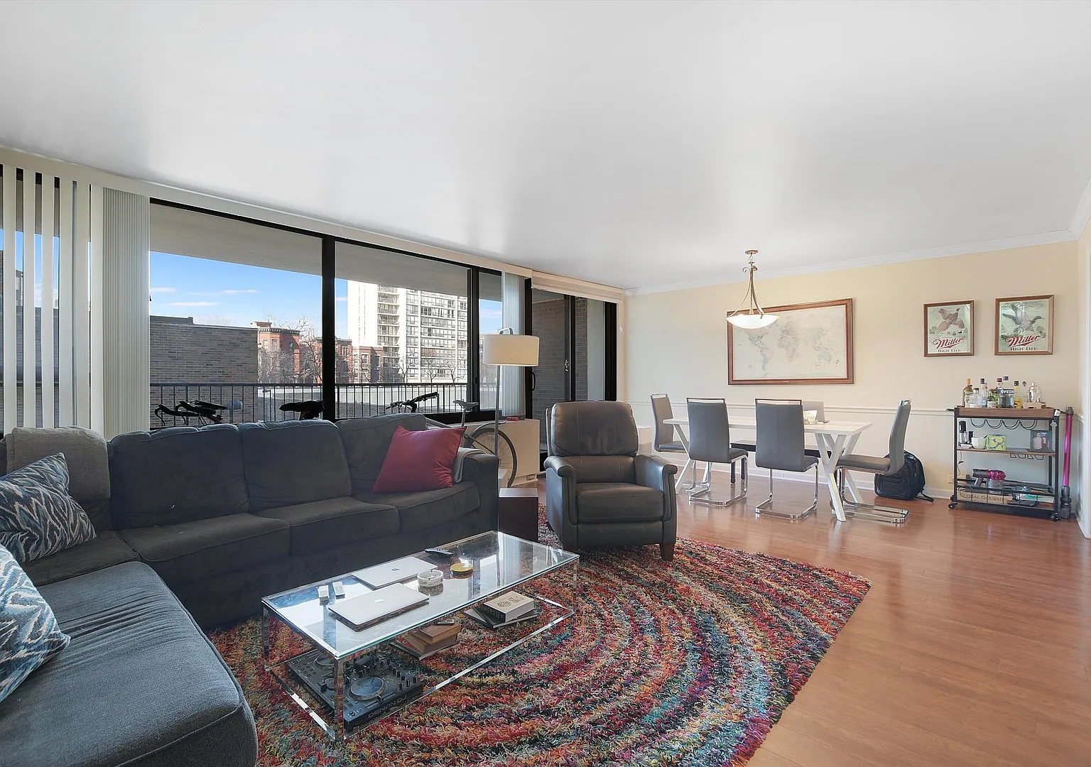 3 bed, 1600 sqft, $5,850 — Photo 2