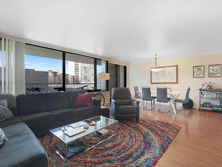 1555 N Sandburg Ter #201 — Photo 2