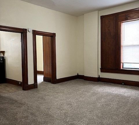 2nd image of 841 Ottawa St APT 3