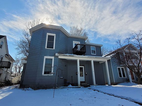 2nd image of 1620 Ferry St #1622